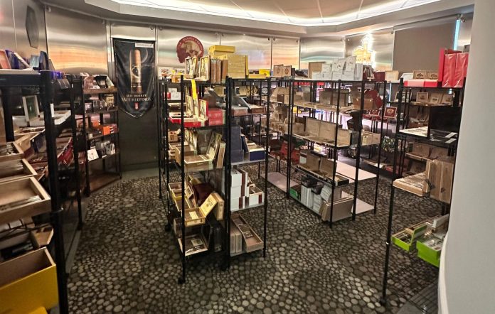 Cigar lounge-cigar island